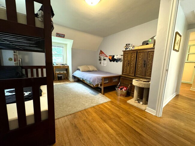 Building Photo - 144 Waukazoo Dr