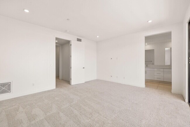 Building Photo - 928 Galaxy Dr