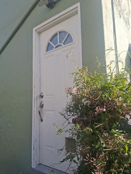 Building Photo - 1317 Chanticleer Ave