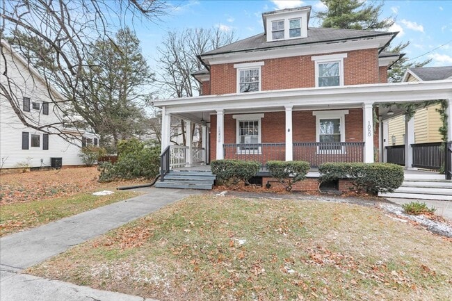 Building Photo - 1052 Edgar Ave