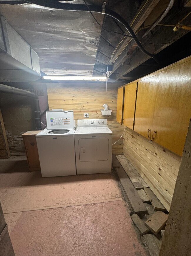 Building Photo - 1336 1st W Ave