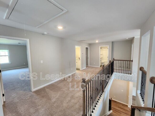 Building Photo - 2112 Sequoia Dr