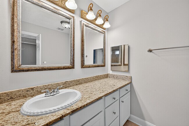 Building Photo - 406 Texas St