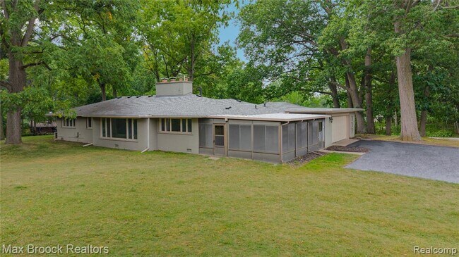 Building Photo - 3988 Lakeland Ln