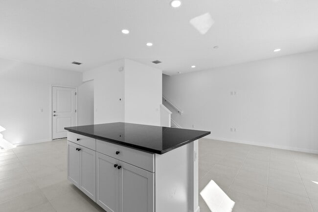 Building Photo - 4404 Longwood Lk Sq