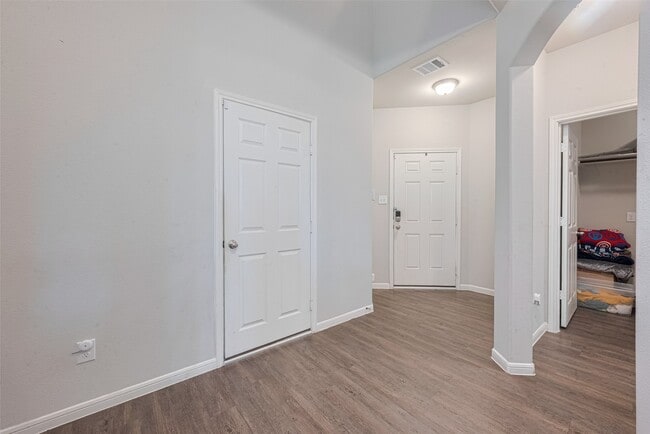 Building Photo - 10914 Webber Ln