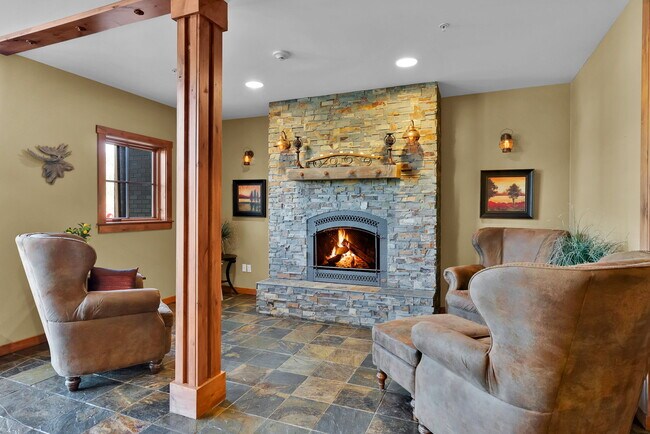 Building Photo - 834 Mc Kinley Ave W