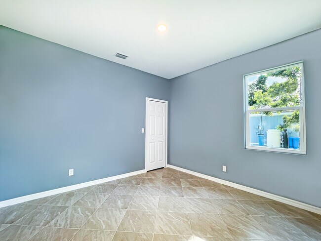 Building Photo - 5229 7th St W