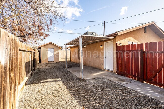 Building Photo - 2 Bedroom/1 Bath Home - $1450 Per Month