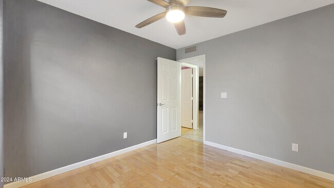 Building Photo - 8817 E Dahlia Dr