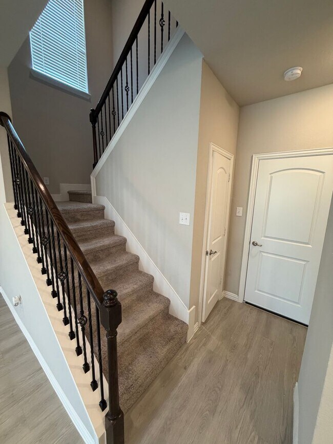 Building Photo - 2940 Bluets Dr