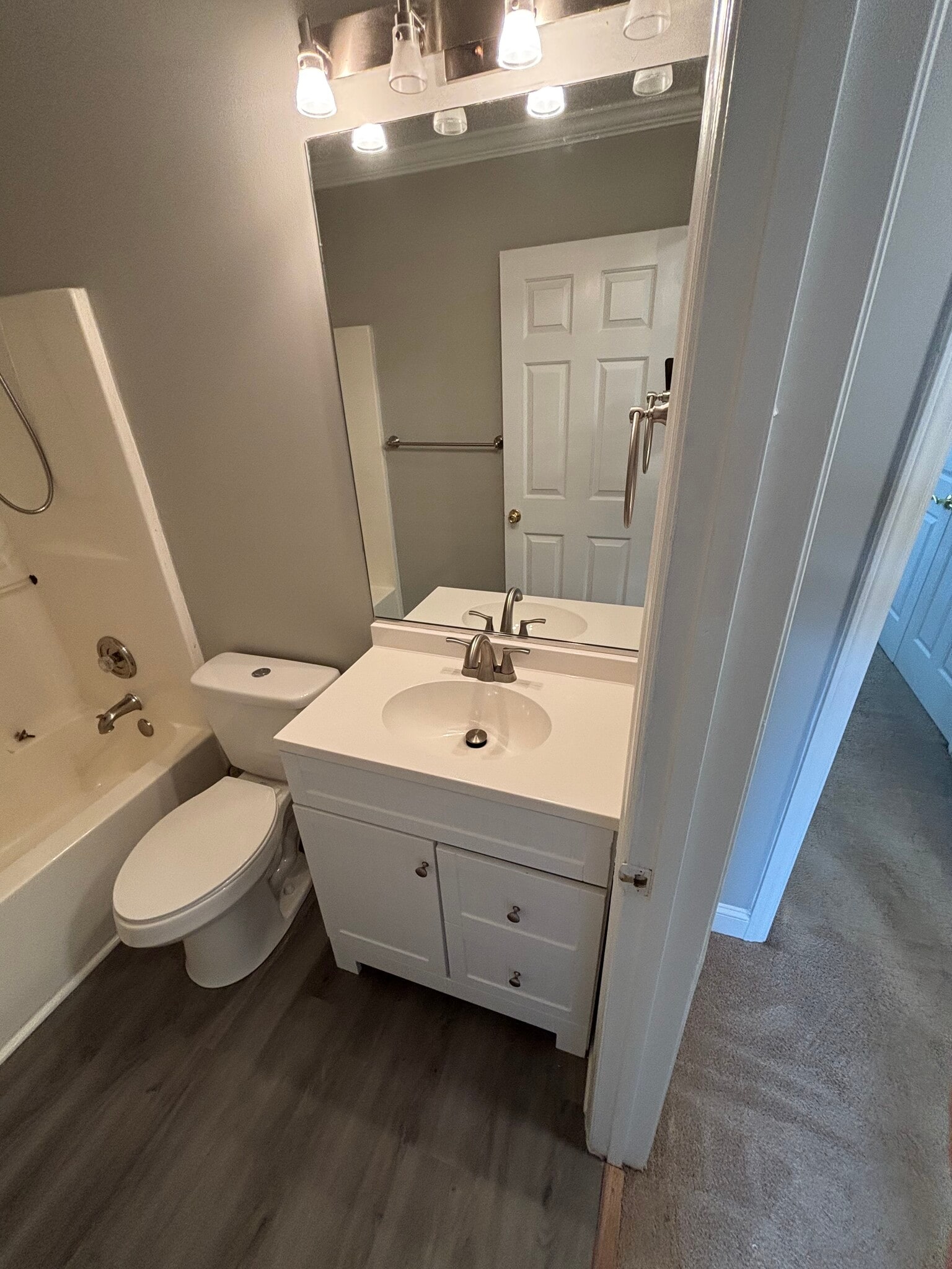 Building Photo - 5731 SW Acres Dr