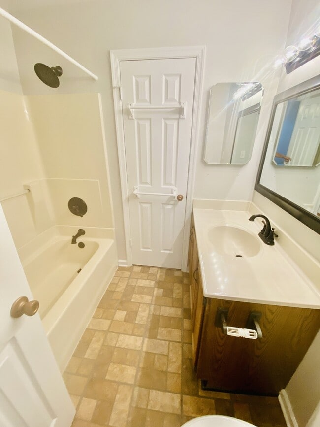 Building Photo - Beautiful 2 Bed Waterfront Townhome in Virginia Beach FOR RENT by PMI VA