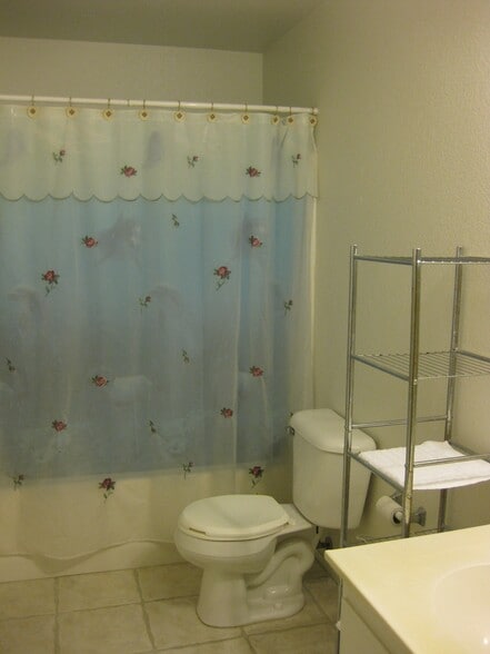 Building Photo - 16466 Denhaven Ct