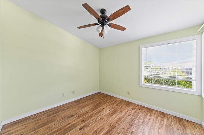 Building Photo - 1951 Island Club Dr