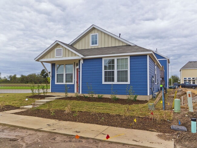 Building Photo - 335 Rachel St