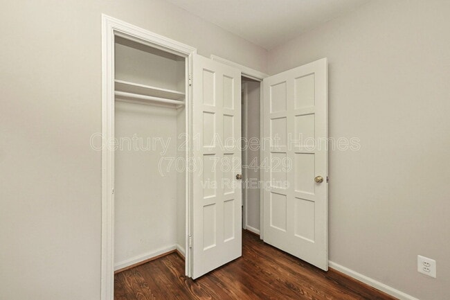 Building Photo - 2707 Jefferson Dr