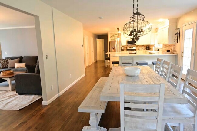 Building Photo - 184 Ruggles Rd