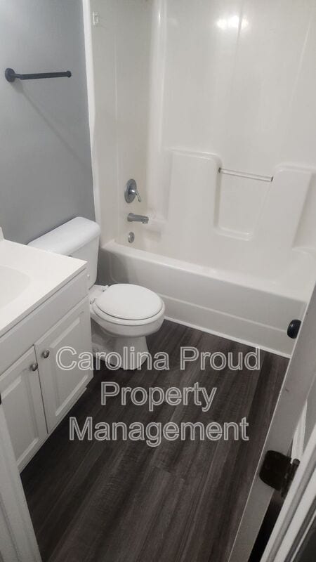 Building Photo - 2708 Bluff View Dr