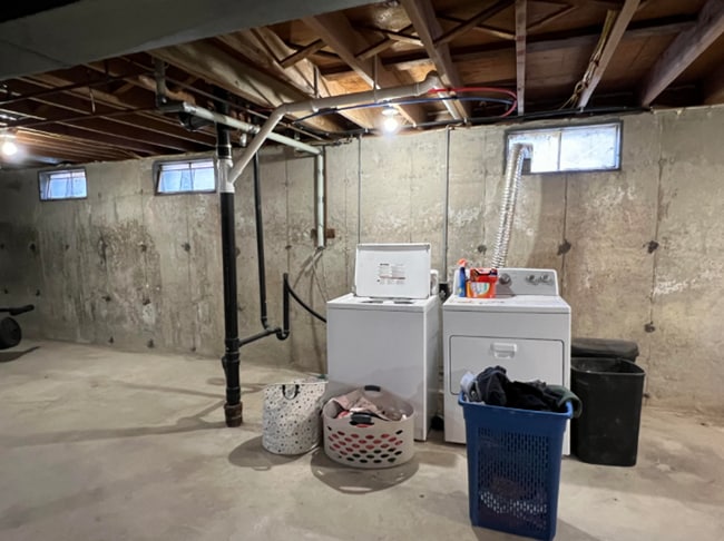 Building Photo - Cozy, One Level Living Ranch