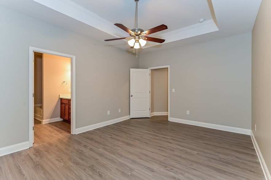 Building Photo - 5084 Summerview Ln