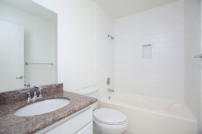 Building Photo - Gorgeous and Updated Top Floor Condo Home ...