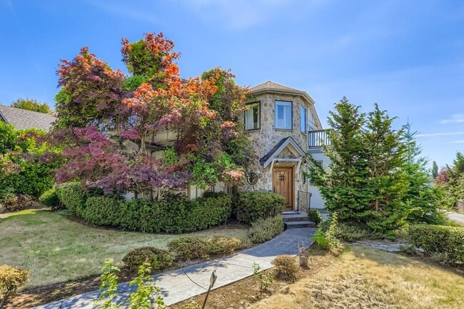 Primary Photo - 4bd/3.25ba Kirkland house