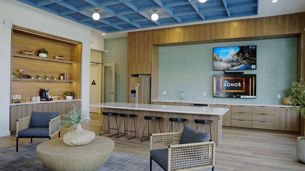 Building Photo - CRESCENT APARTMENTS