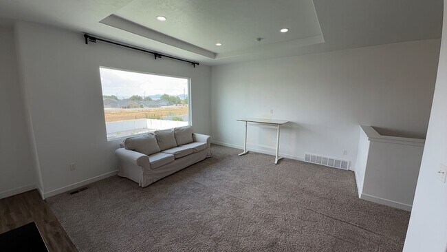 Building Photo - 8285 Lakeshore Dr