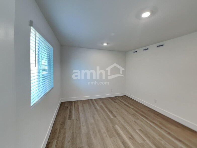 Building Photo - 5820 Fly Fisher St