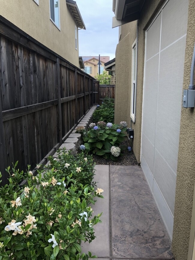 Building Photo - Rare Find! Solar Home in Whitney Ranch wit...