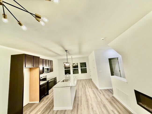 Building Photo - 4840 Ludlow Ln