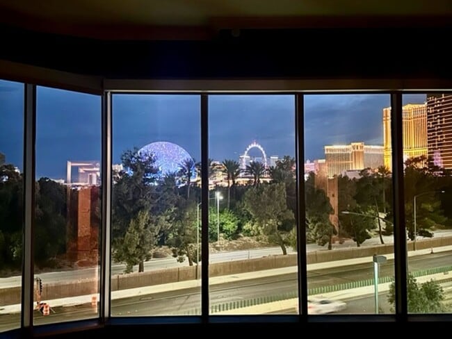 Building Photo - 360 E Desert Inn Rd