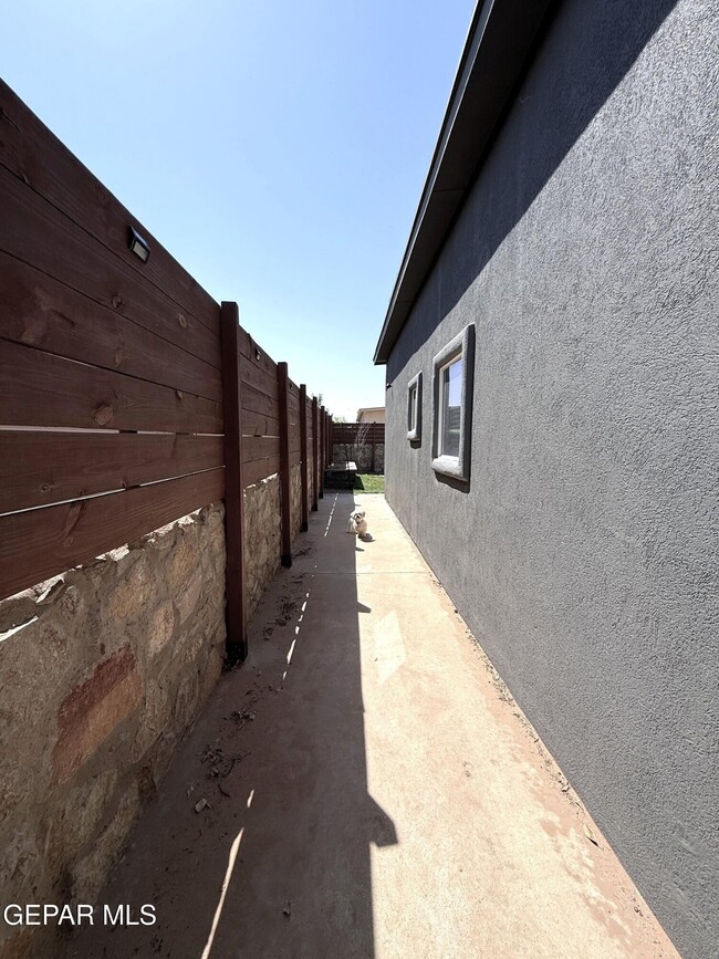 Building Photo - 3856 Loma Cortez Dr