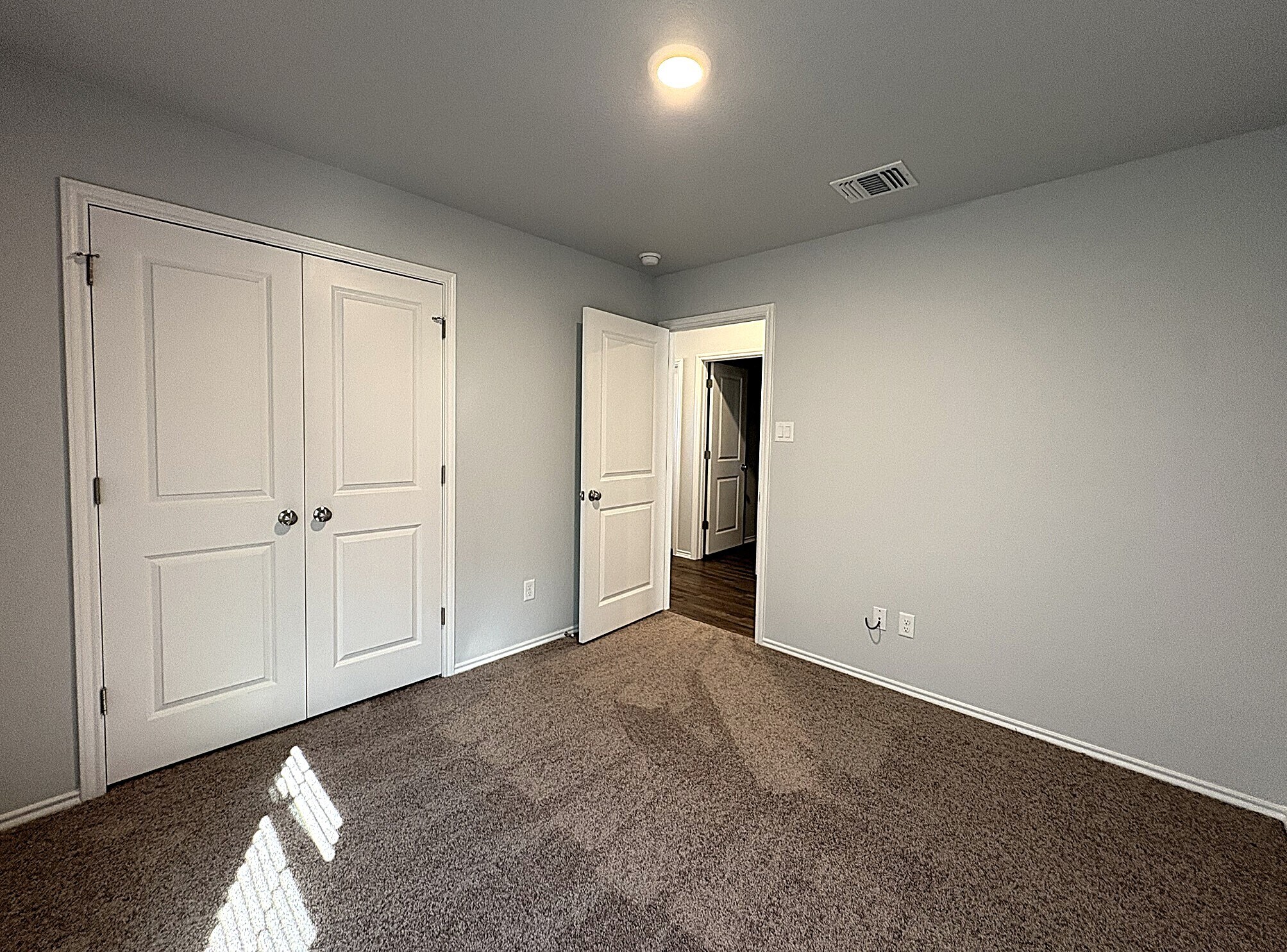 Building Photo - 1202 Lexington Dr