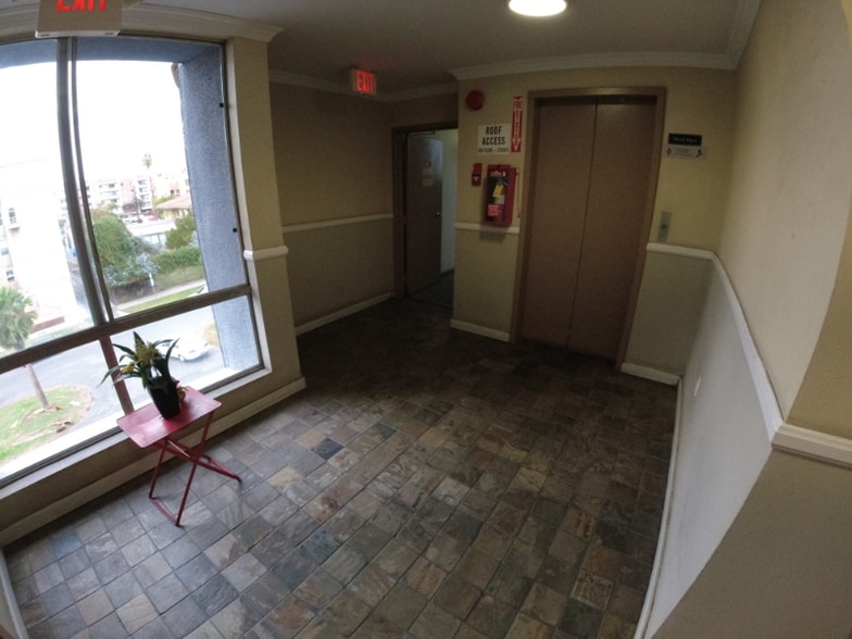 Building Photo - 320 S Occidental Blvd