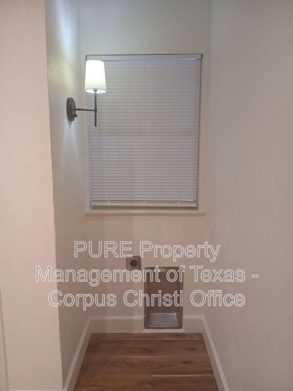 Building Photo - 730 Bradshaw Dr