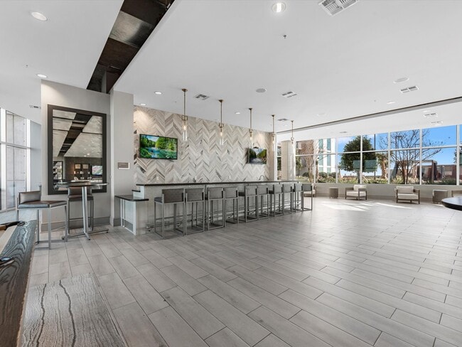 Building Photo - 5925 Almeda Rd