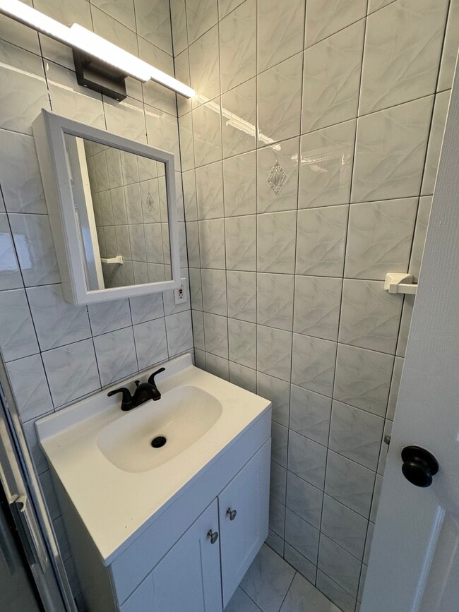 Building Photo - 1449 S Mayfair Ave