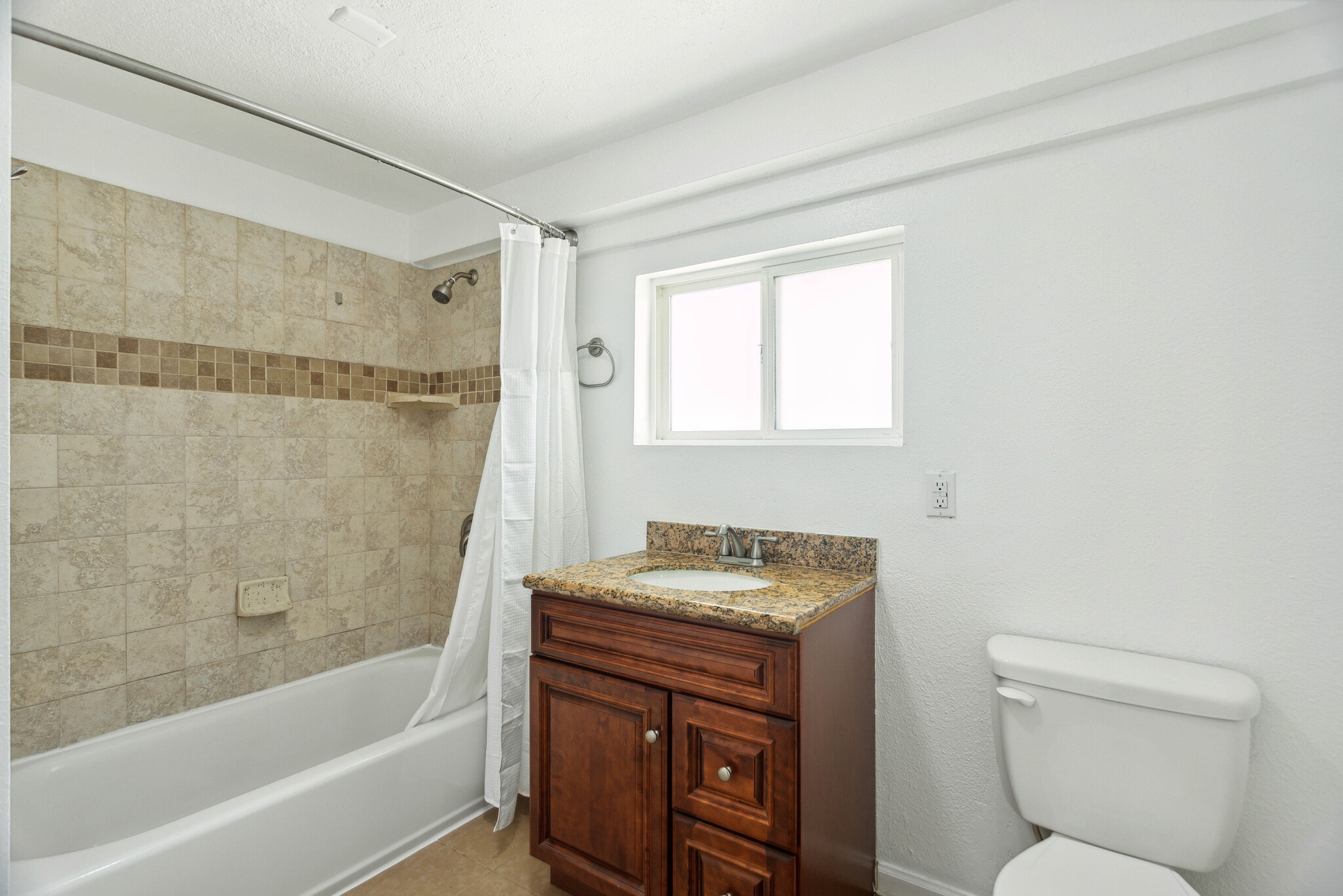 Building Photo - 1238 S Mullen Ave