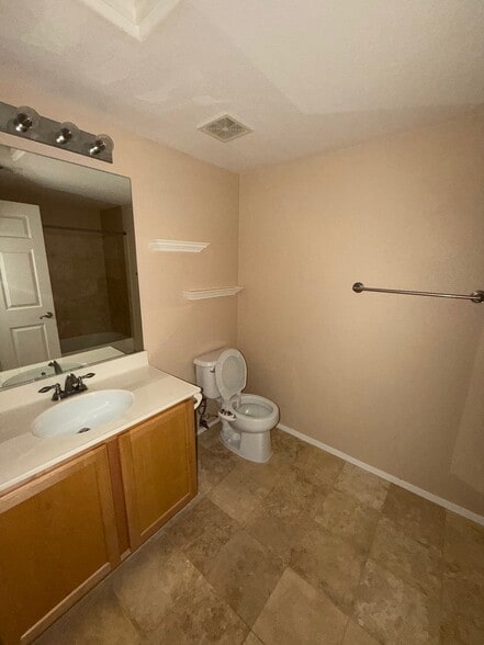 Building Photo - 2152 Jade Creek St