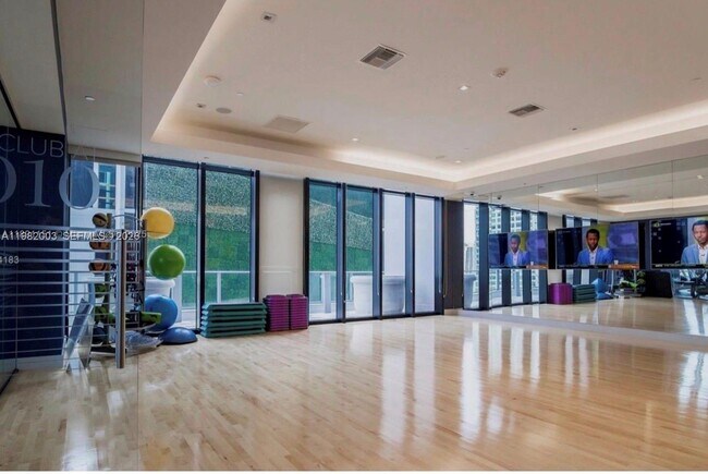 Building Photo - 1010 Brickell Ave