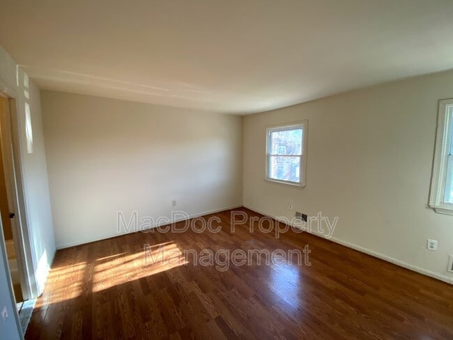 Building Photo - 3456 Beale Ct