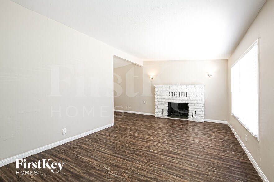 Building Photo - 2317 Hassett Ave