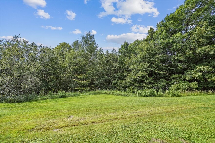 Building Photo - 768 E Mountain Rd