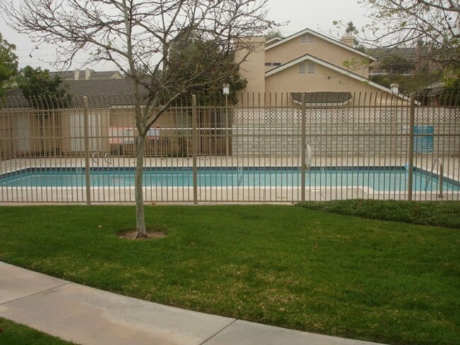 Building Photo - COMING SOON! Mountain View Courtyards 3 Be...