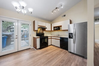 Building Photo - 1015 E Yager Ln