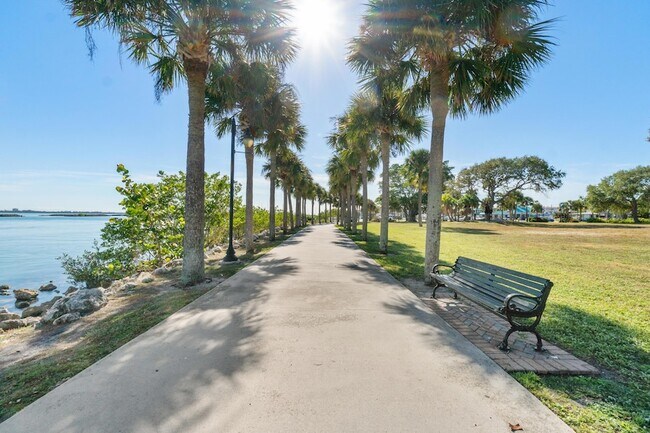 Building Photo - 1817 Party Pl