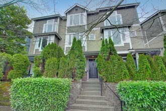 Building Photo - 2Bd/2.5Ba Seattle Townhouse