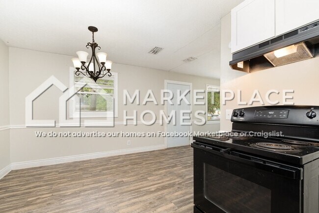 Building Photo - 4438 Melvin Cir W
